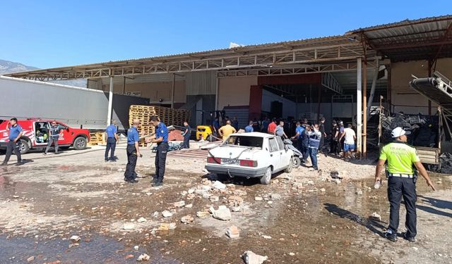 Demre'de toptancı halinde patlama: 1 ölü, 3 yaralı