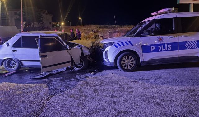 Kayseri’de "Dur" ihtarına uymayan sürücü polis aracına çarptı: 2 polis yaralı