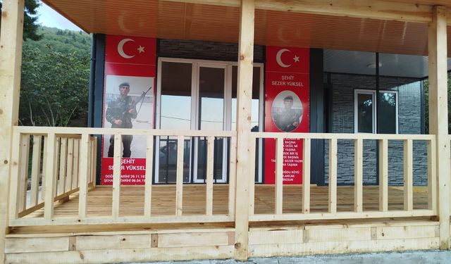 Şehit babasının ev hayali anahtar teslim töreniyle gerçekleşiyor
