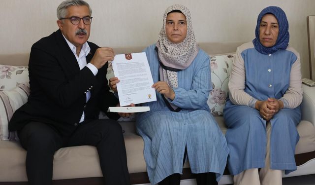 AK Parti Genel Başkan Yardımcısı Yayman, Hatay’da şehit ailesini ziyaret etti