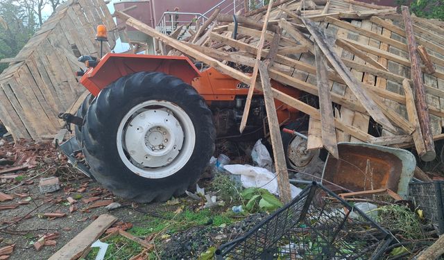 Beypazarı’nda Hortum evlerin ve ağılların çatısını uçurdu
