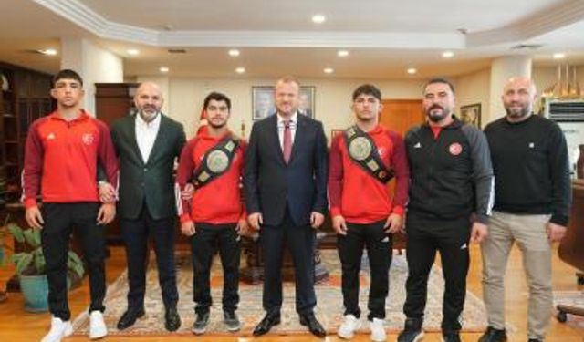 Dünya şampiyonu güreşçilerden RTÜK’e ziyaret