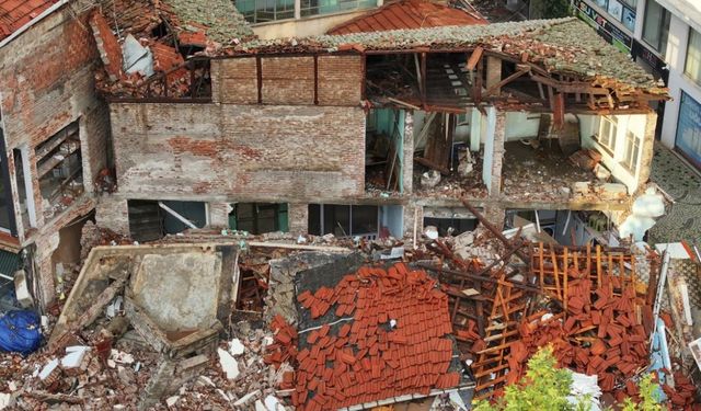 Balıkesir’de 6,1’lik depremin ardından 330 artçı sarsıntı kaydedildi