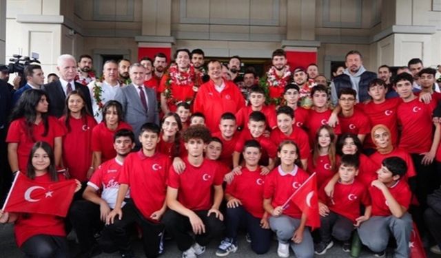Paralimpik Milli sporcular tarihi başarılara imza attı