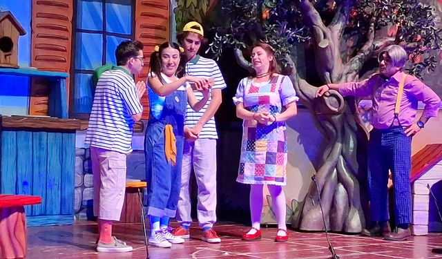 Beypazarı’nda öğrenciler “Bir Bilmecem Var Çocuklar” tiyatrosunu izledi