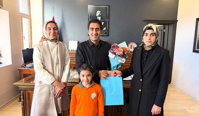 Kaymakam Aslantatar, en fazla kitap okuyan öğrenciyi ödüllendirdi