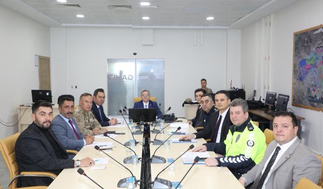 Kars'ta karayolları trafik levhalarının sadeleştirilmesi için toplantı düzenlendi