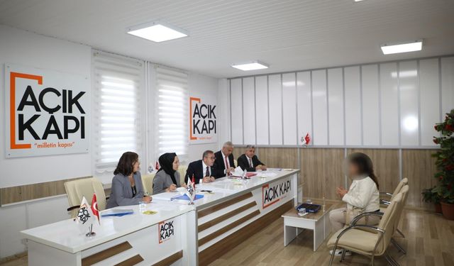 Kars Valisi Ziya Polat vatandaşları dinledi: "Milletimizin hizmetindeyiz"