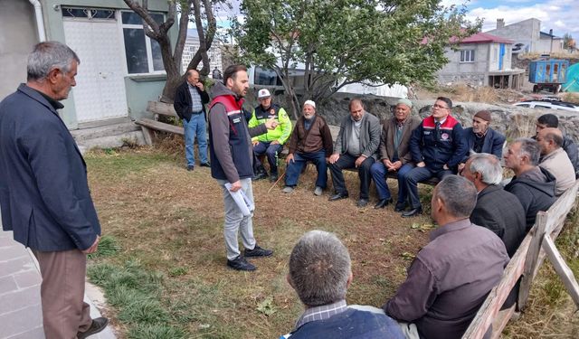 Kars’ta “Cuma Buluşmaları” devam ediyor: Üreticilere tarımsal bilgilendirme
