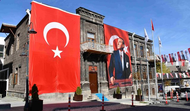 Kars Belediyesi’nden 102. yıla özel kutlama