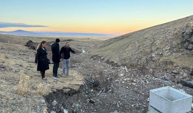 Kaymakam Tutal, İncesu Köyü'nde devam eden içme suyu hattı çalışmalarını inceledi