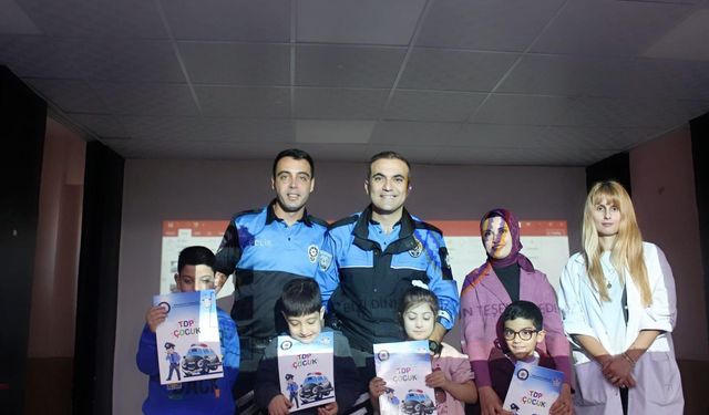 Kars Yenişehir İlkokulu'nda öğrencilere polislik mesleği tanıtıldı