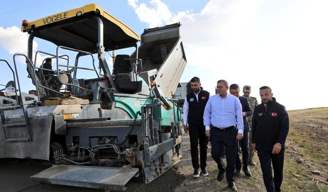 Vali Ziya Polat, Aydınkavak–Yağlıca Grup Köy Yolu’nda incelemelerde bulundu.