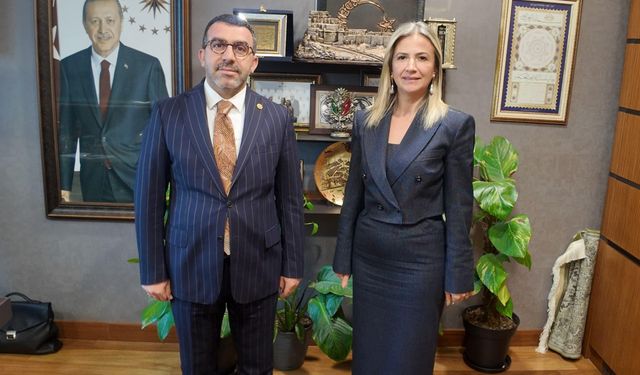 Kızılay Kars Şube Başkanı Kübra Hüryurt’tan vekil Adem Çalkın’a ziyaret