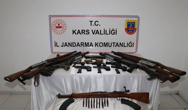 Kars’ta jandarmadan ruhsatsız silah ve aranan şahıslara yönelik operasyon