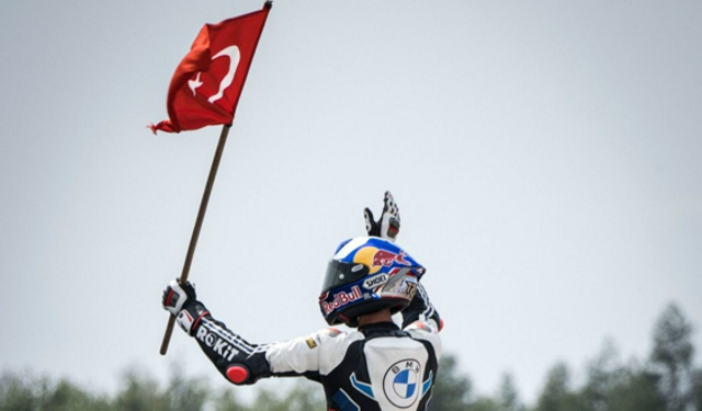 Toprak Razgatlıoğlu tarih yazdı: 3. kez dünya şampiyonu