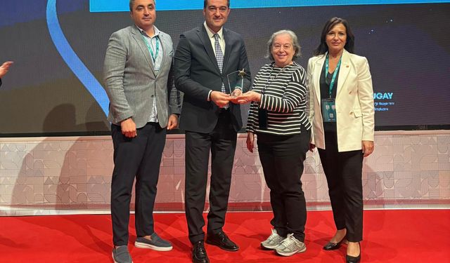 Giresun Belediyesi İzmir'de ödül aldı