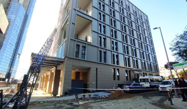 İstanbul Şişli’de kız öğrenci yurduna vinç devrildi