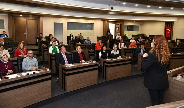 Isparta kadın girişimcilerden etkili konuşma ve diksiyon kursu