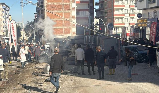 Malatya’da freni boşalan kamyon 15 araca çarptı!