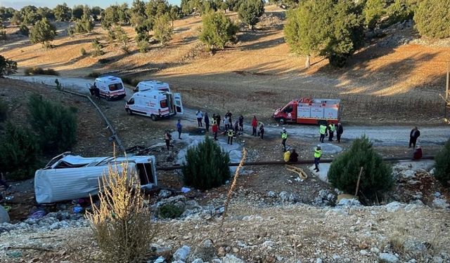 Mersin’de işçi servisi şarampole devrildi: 5 ölü, 14 yaralı