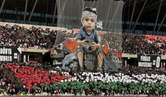 Sivasspor taraftarlarından Gazze'ye anlamlı destek: “Dünya: 0 - Vicdan: 0”