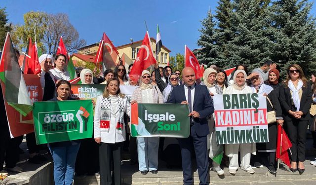 "Gazze için sessiz çığlık" etkinliği Kars'ta da eş zamanlı gerçekleştirildi