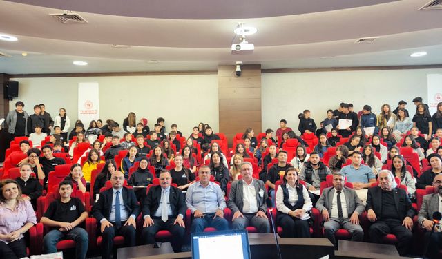 Gençlerin kriz iletişimi Hatay’da masaya yatırıldı