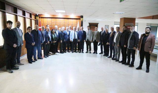 TİMBİR Yönetimi Rize Belediye Başkanı Rahmi Metin’i ziyaret etti