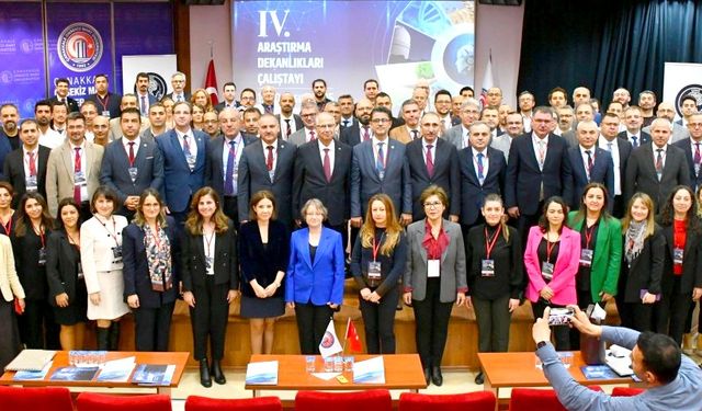 ÇOMÜ’de 4. Araştırma Dekanlıkları Çalıştayı: Türkiye’nin Araştırma Ekosistemi Çanakkale’de buluştu