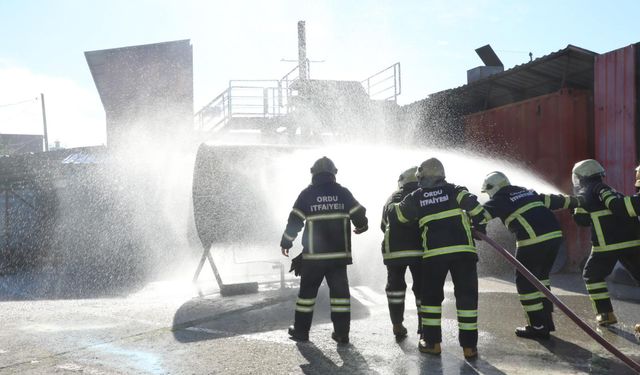 Geleceğin itfaiyecilerine Ordu itfaiyesi eğitim veriyor