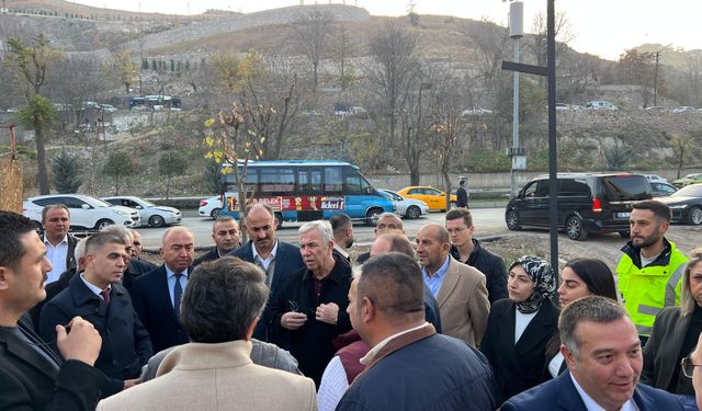 Mansur Yavaş Hacı Bayram esnafıyla bir araya geldi