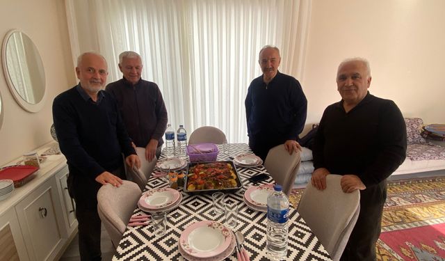 Dünya ev arkadaşları günü için 42 yıllık dostlardan öneri