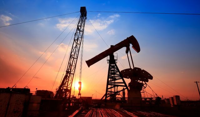 Brent petrolün varil fiyatı 62,04 dolara yükseldi