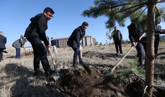 Kars’ta Karabağ Zaferi’nin 5. yıl dönümünde 44 fidan toprakla buluşturuldu
