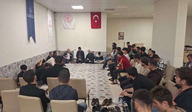 Müftü Yıldız, gençlerle "Peygamberimiz ve Gençlik" konulu söyleşide buluştu