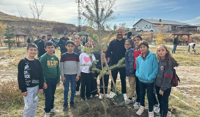 11 Kasım Milli Ağaçlandırma Günü Susuz’da Coşkuyla Kutlandı: “Sevdamız Yeşil Vatan”