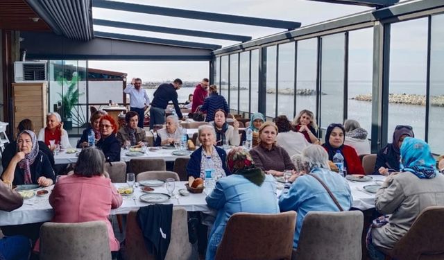 Düzce "Cumhuriyet Kadınları Derneği" toplandı