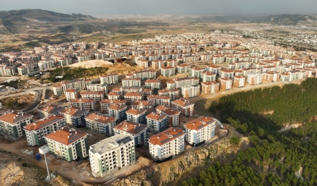 Deprem bölgesinde 350 bininci konut bugün teslim ediliyor