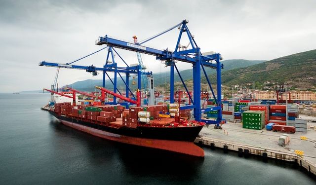 Dış ticaret açığı Ekim’de 7,7 milyar dolara yükseldi