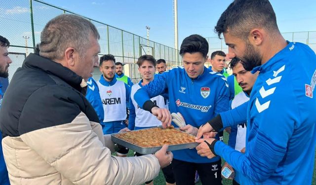 Kars 36 Spor taraftarlarından takıma moral ziyareti