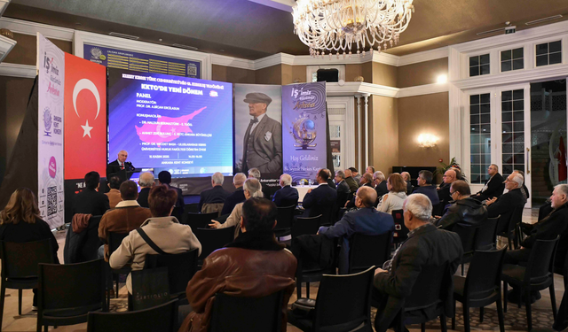 AKK'de  KKTC'nin 42. kuruluş yıl dönümüne  özel anlamlı panel