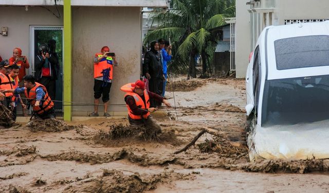 Endonezya’daki sel ve toprak kaymalarında ölü sayısı 248’e yükseldi