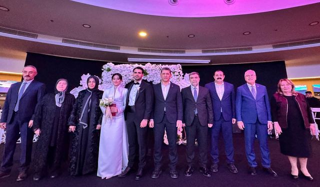 AK Parti Antalya kadroları Manavgat’ta düğünde buluştu