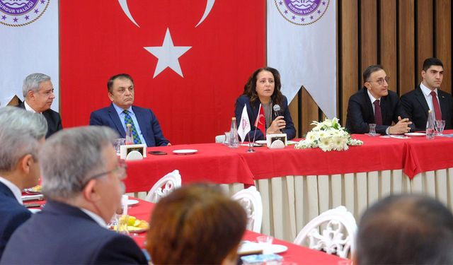 Burdur’da kamu yönetimi masaya yatırıldı