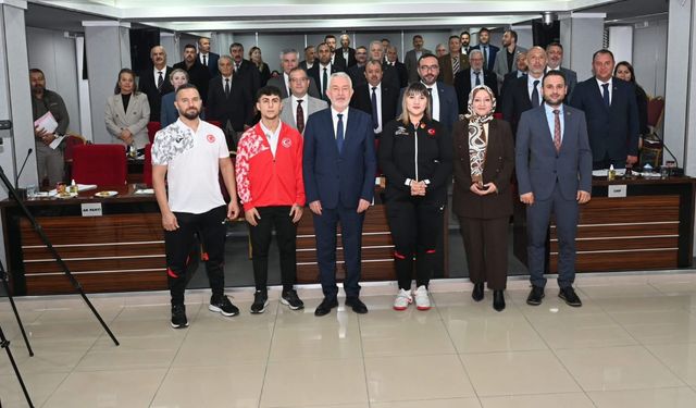 Başkan Başdeğirmen, başarılı sporcuları ödüllendirdi