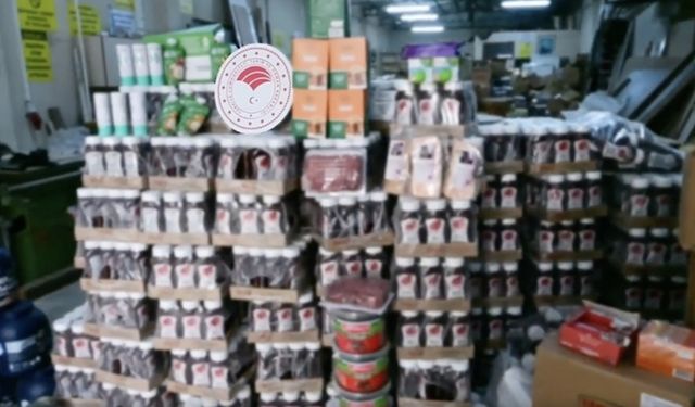İzmir’de 30 ton son kullanım tarihi geçmiş gıda ele geçirildi