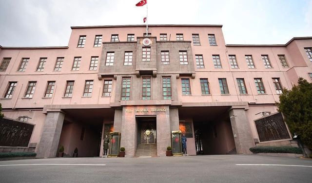 MSB: Düşen uçağın kaza kırım çalışmaları titizlikle devam ediyor