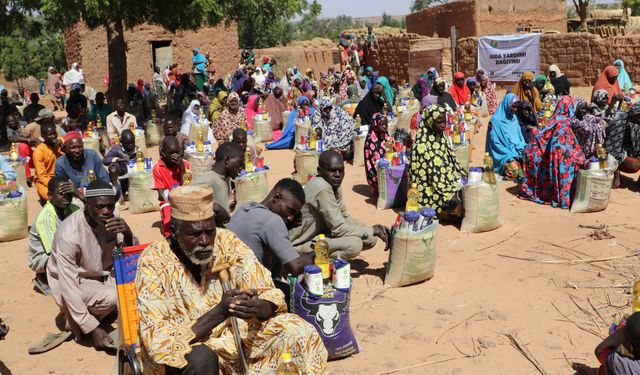 Help Yetim, Nijer’de yüzlerce yetime yardım dağıttı