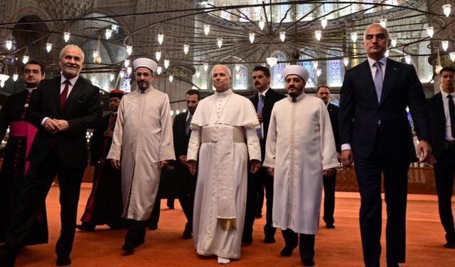Papa 14. Leo, Sultanahmet Camii’ni ziyaret etti